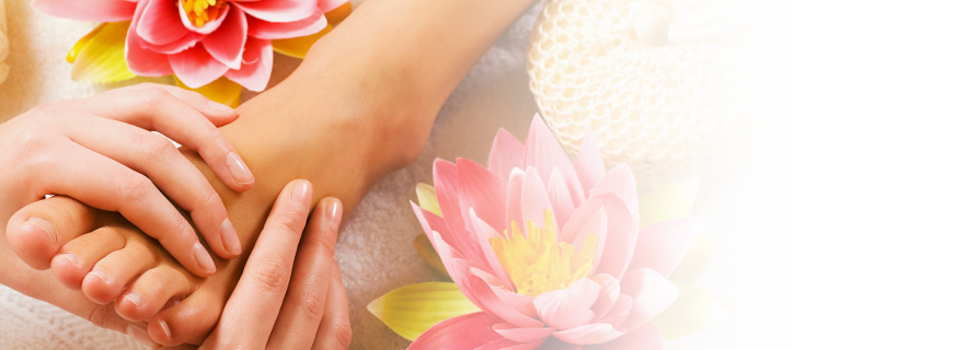 <h5>
	RELAXING</h5>
<h4>
	REFLEXOLOGY</h4>
<p>
	Reflexology not only relaxes the body, it can reduce pain, improve blood flow and also improve mental health. Reducing pain and improving mental health both contribute to an improvement of physical health, and improved blood flow helps the body to remove toxins - a very important part of healing the body.</p>
